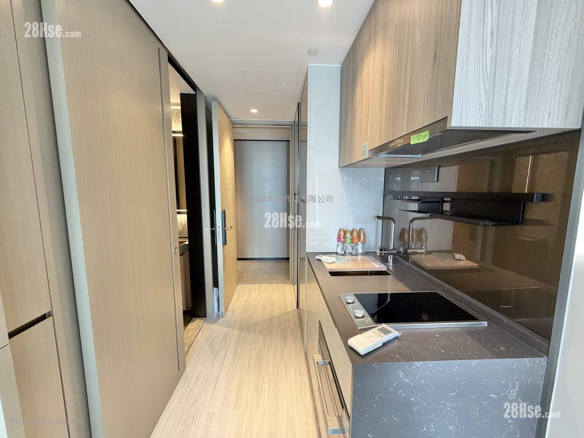 Twin Victoria Rental Studio , 1 Bathroom 250 ft²