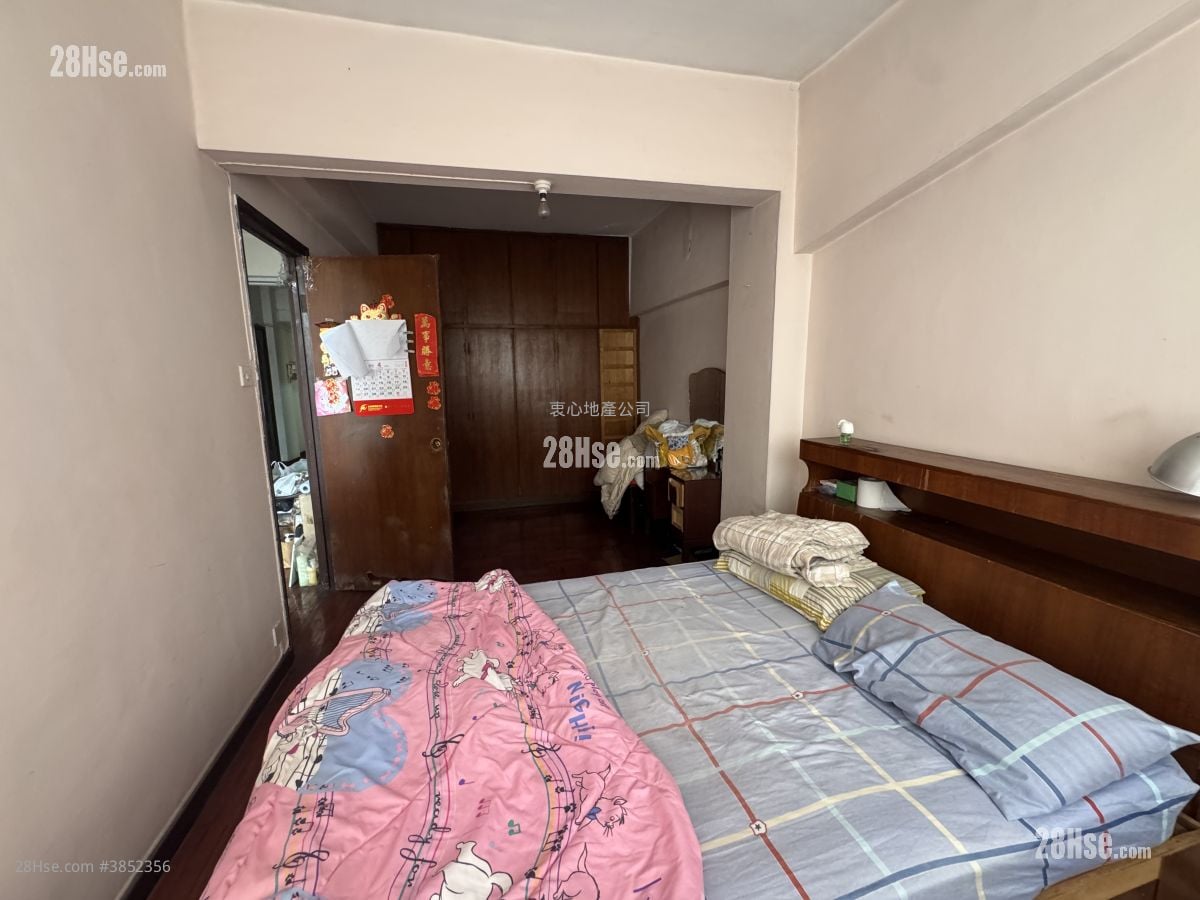Wai Yip House Sell 3 Bedrooms , 2 Bathrooms 902 ft²