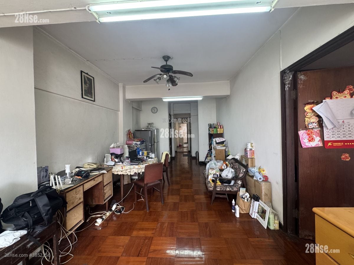 Wai Yip House Sell 3 Bedrooms , 2 Bathrooms 902 ft²