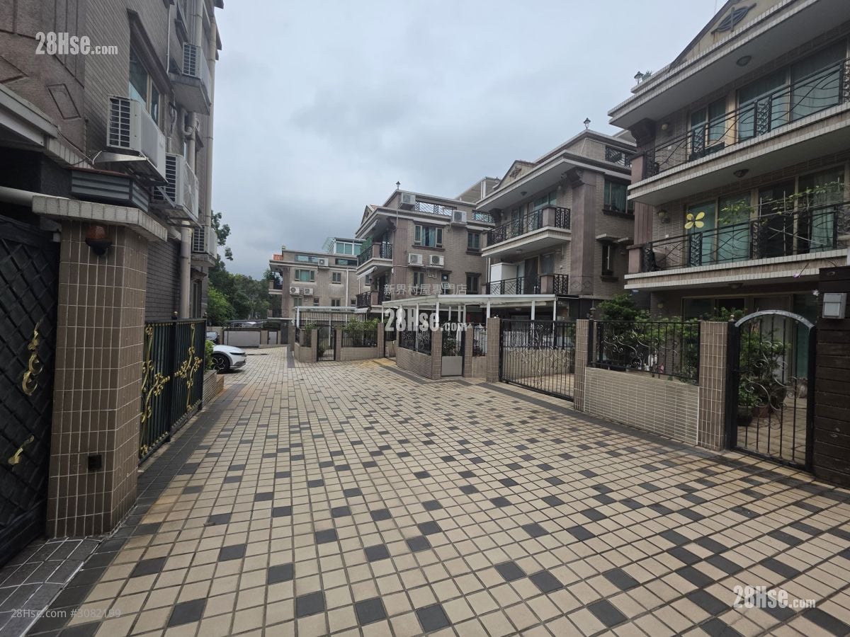 Village Sell 1,400 ft²