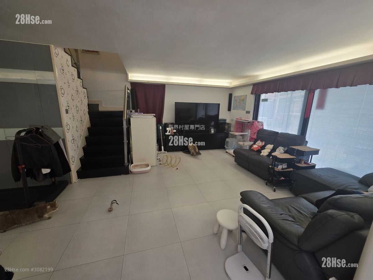Village Sell 1,400 ft²