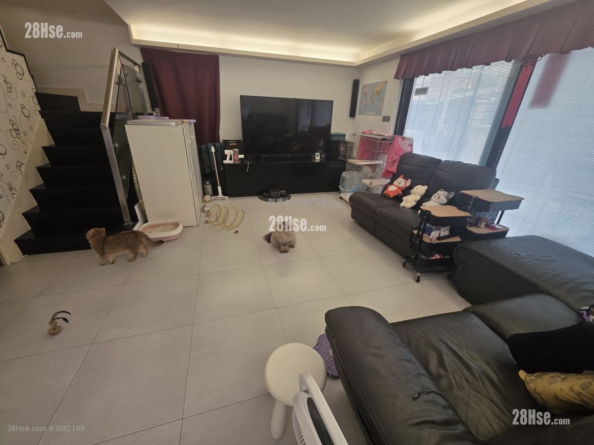 Village Sell 1,400 ft²