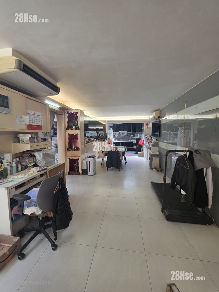 Village Sell 1,400 ft²