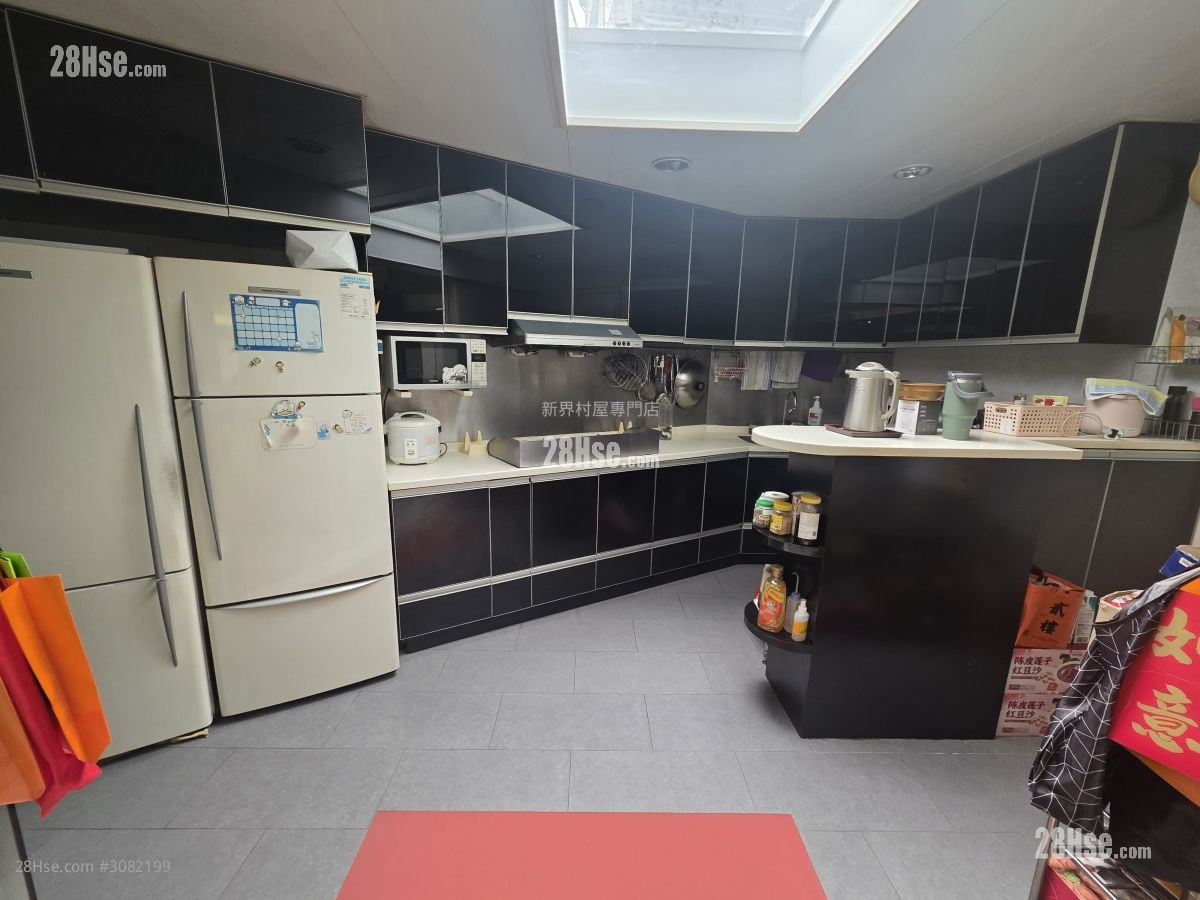Village Sell 1,400 ft²