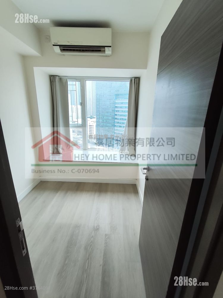 The Sparkle Sell 3 Bedrooms , 2 Bathrooms 720 ft²