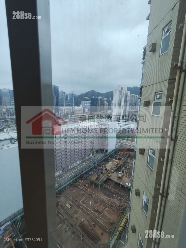 The Sparkle Sell 3 Bedrooms , 2 Bathrooms 720 ft²