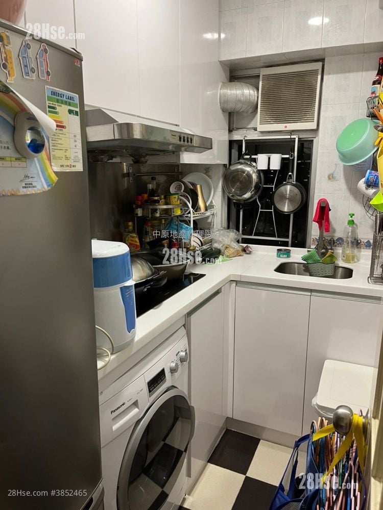 kitchen: Tsuen King Garden Sell 2 Bedrooms , 1 Bathroom 408 ft²