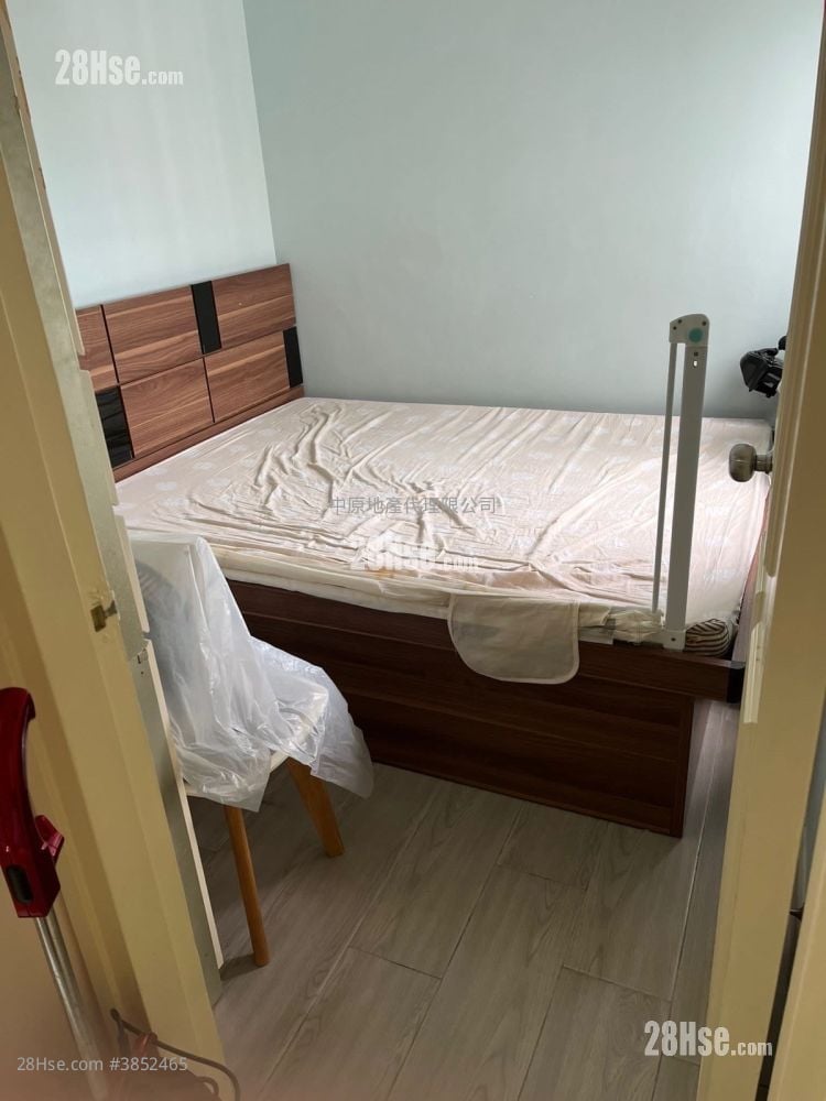 master room: Tsuen King Garden Sell 2 Bedrooms , 1 Bathroom 408 ft²