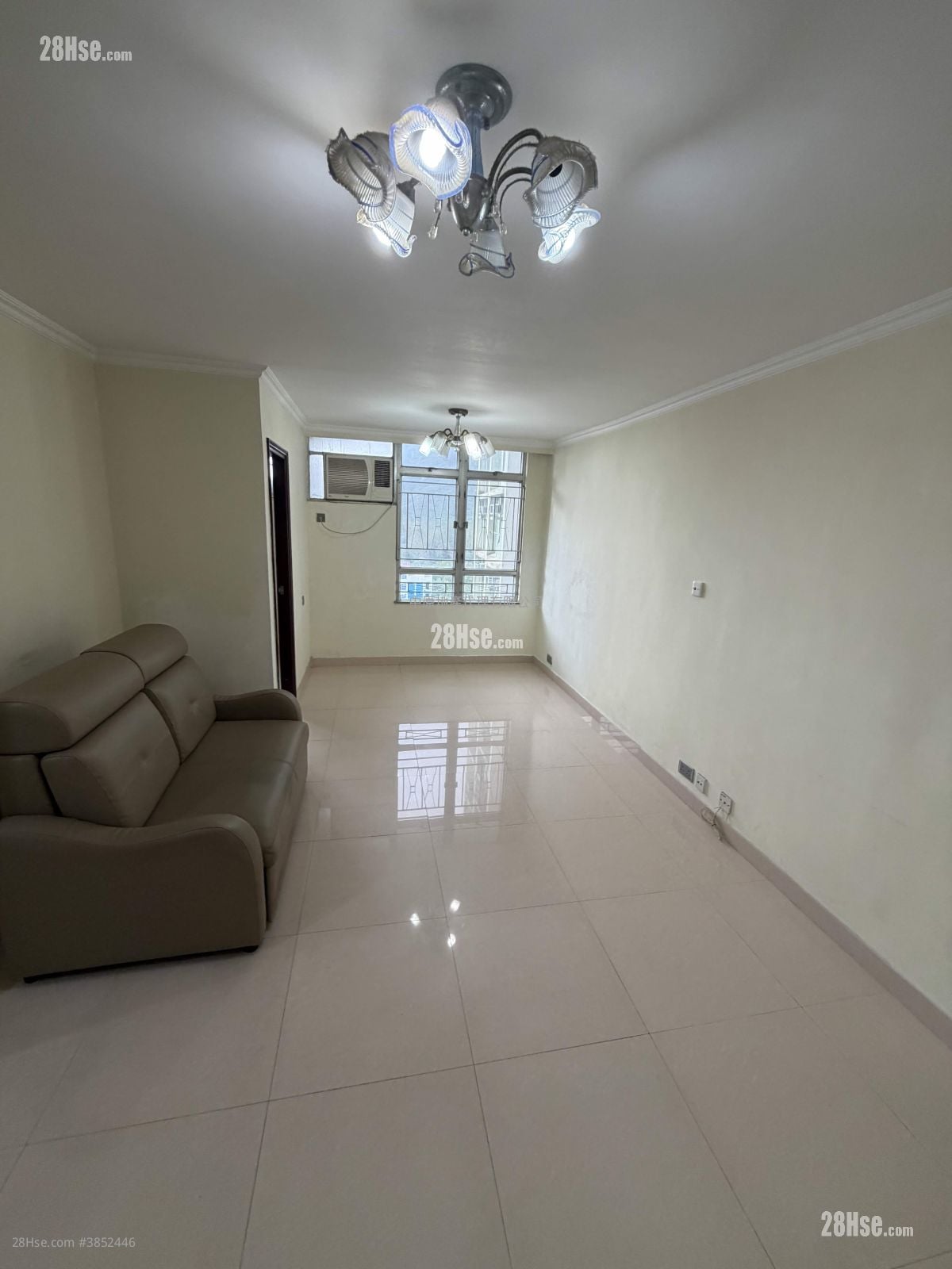 Yu Tung Court Sell 3 Bedrooms 646 ft²