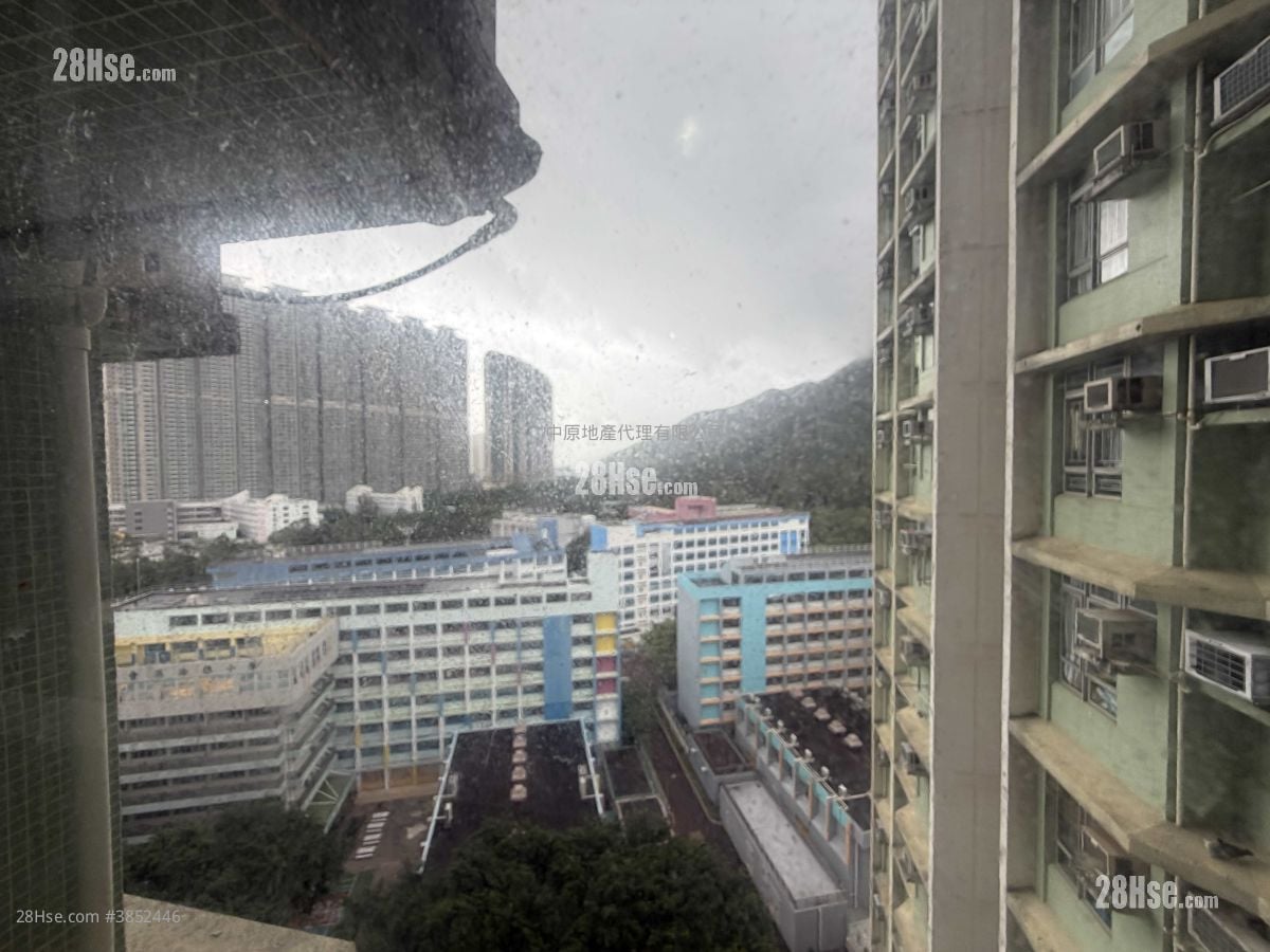 Yu Tung Court Sell 3 Bedrooms 646 ft²