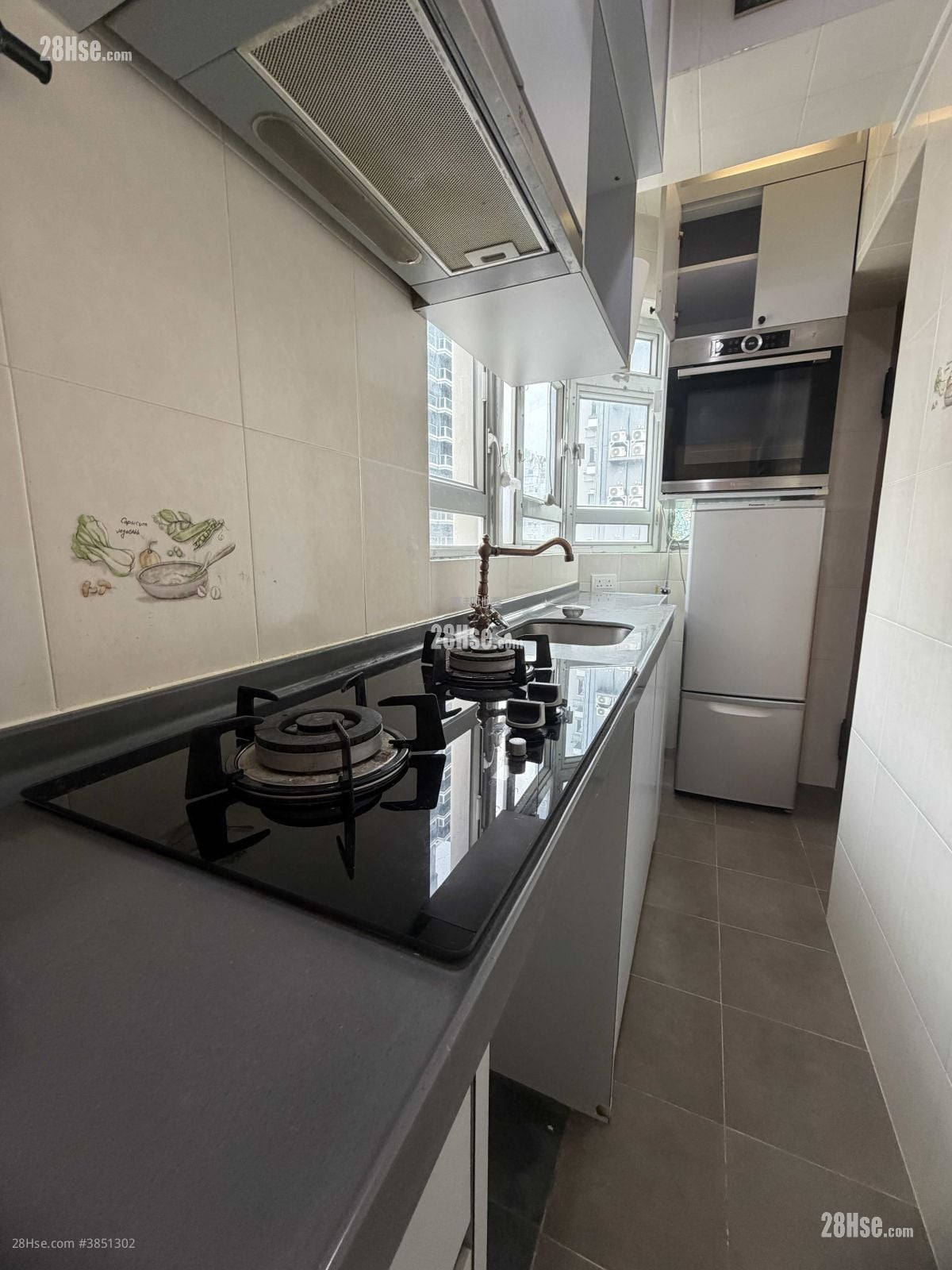 Hung Fook Court Sell 2 Bedrooms , 1 Bathroom 300 ft²