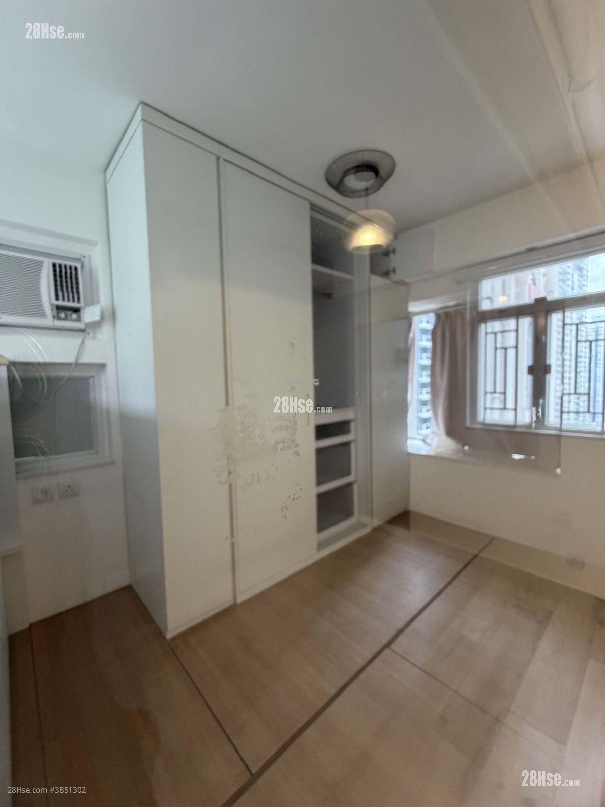 Hung Fook Court Sell 2 Bedrooms , 1 Bathroom 300 ft²