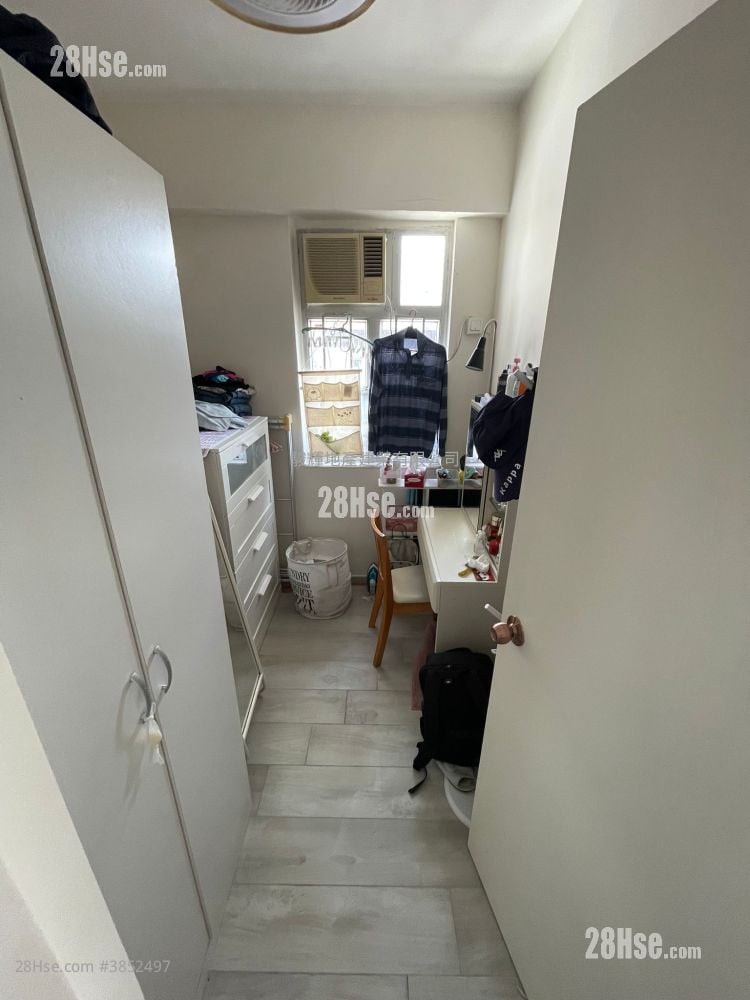Hung Kwong Building Sell 2 Bedrooms , 1 Bathroom 412 ft²