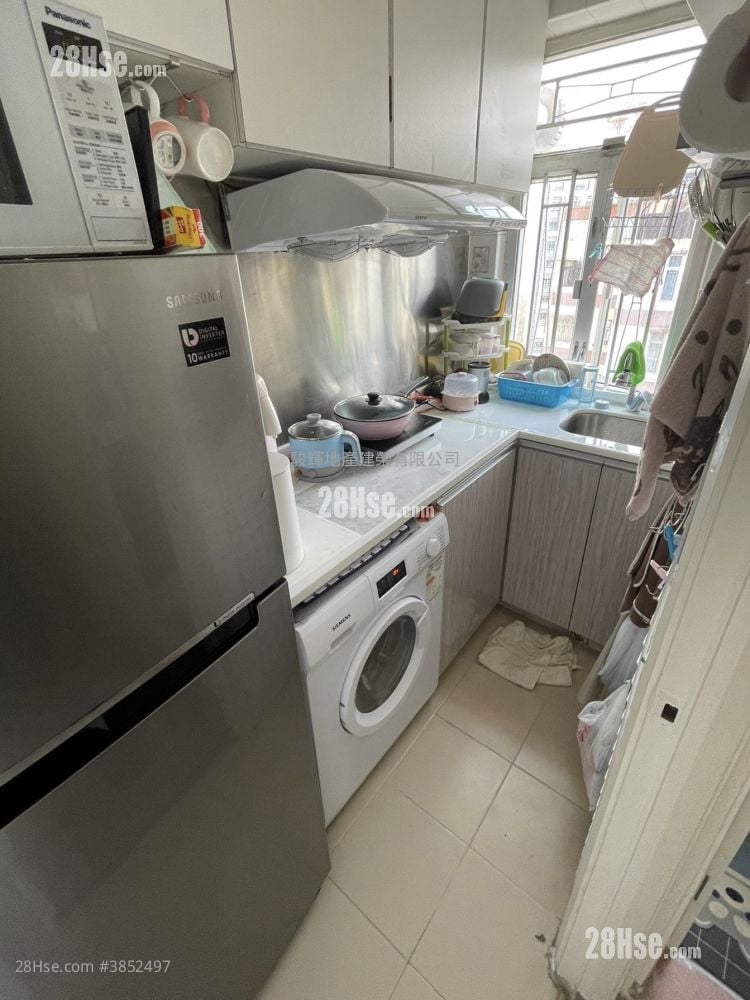 Hung Kwong Building Sell 2 Bedrooms , 1 Bathroom 412 ft²