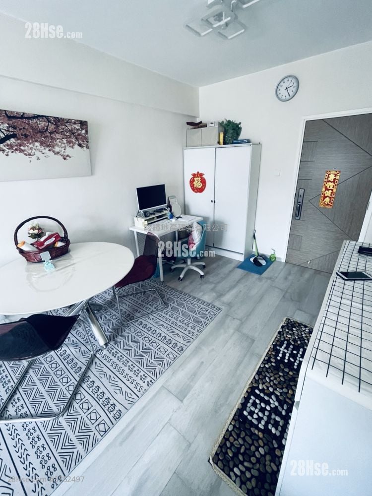Hung Kwong Building Sell 2 Bedrooms , 1 Bathroom 412 ft²
