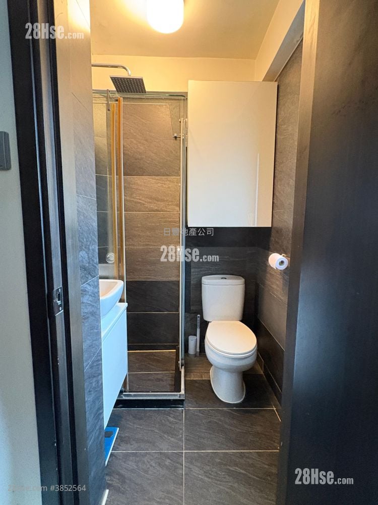 Comfort Court Sell 236 ft²