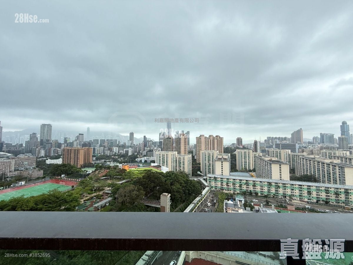 Ultima Rental 3 Bedrooms , 3 Bathrooms 1,738 ft²