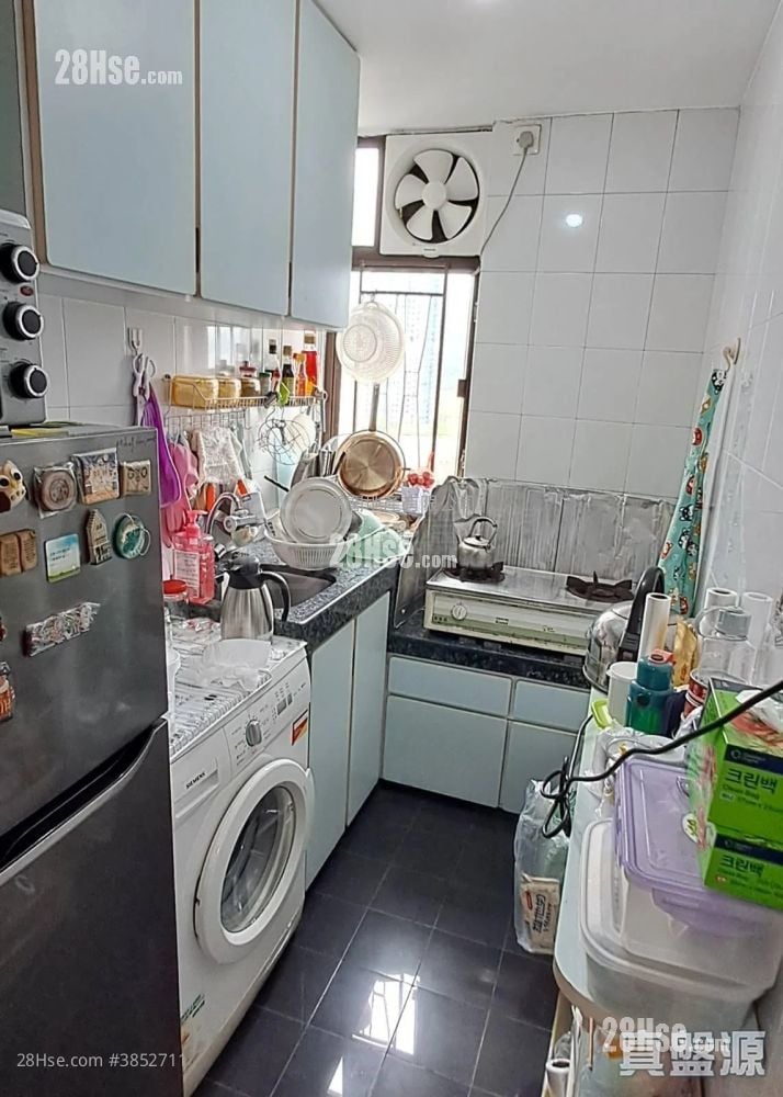 Fung Shing Court Sell 2 Bedrooms 381 ft²