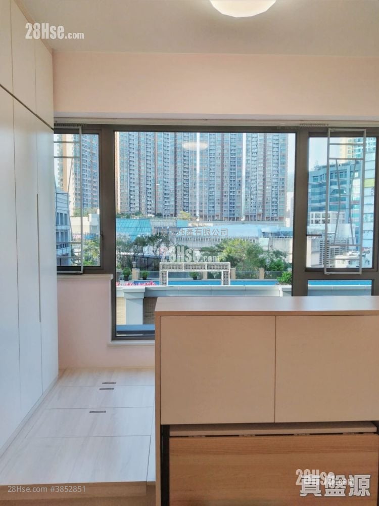 Aurora Sell Studio 218 ft²