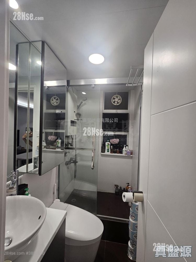 King Fai Court Sell 2 Bedrooms 400 ft²
