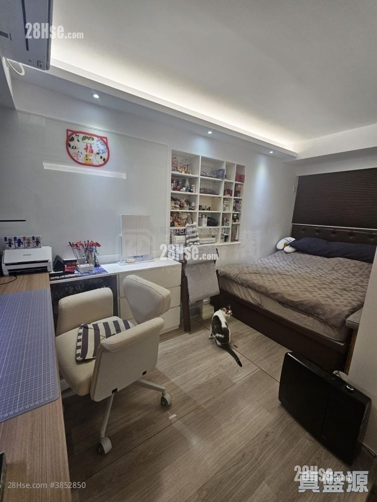 King Fai Court Sell 2 Bedrooms 400 ft²