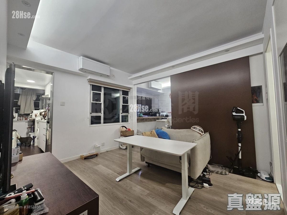 King Fai Court Sell 2 Bedrooms 400 ft²