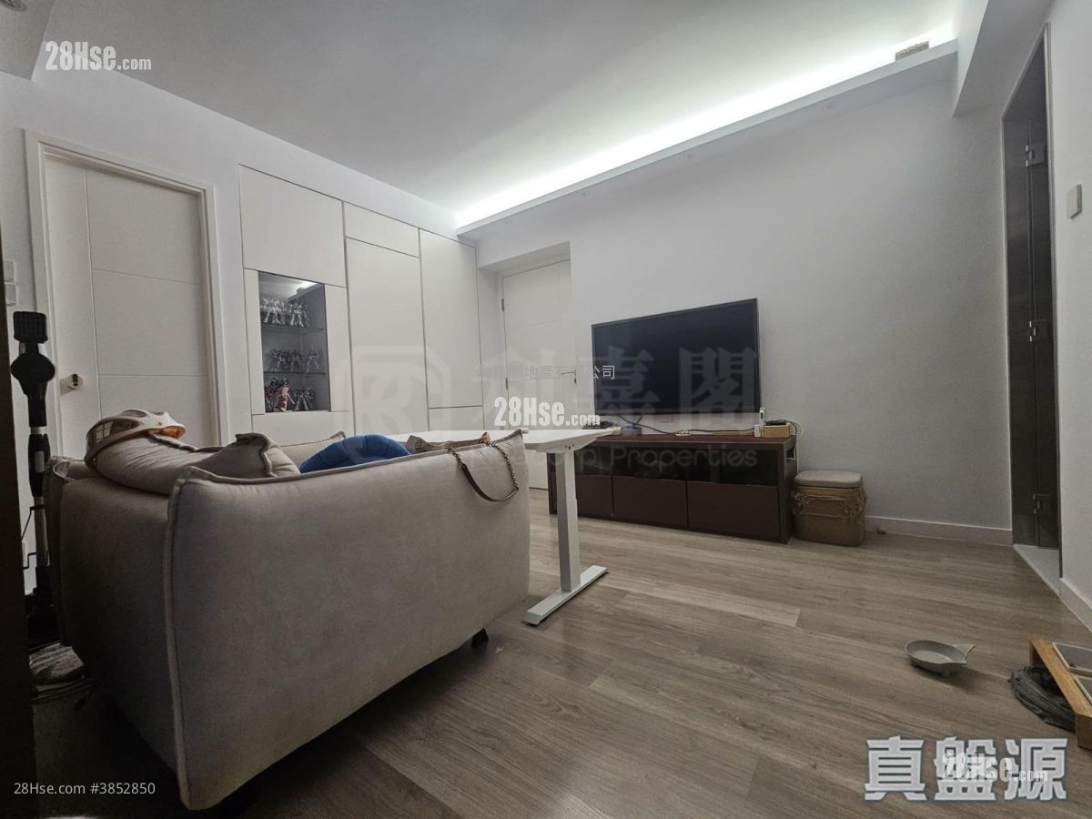 King Fai Court Sell 2 Bedrooms 400 ft²