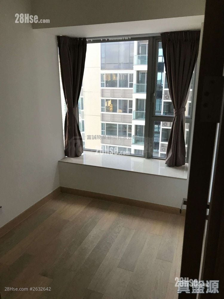 Peninsula East Sell 2 Bedrooms , 1 Bathroom 517 ft²