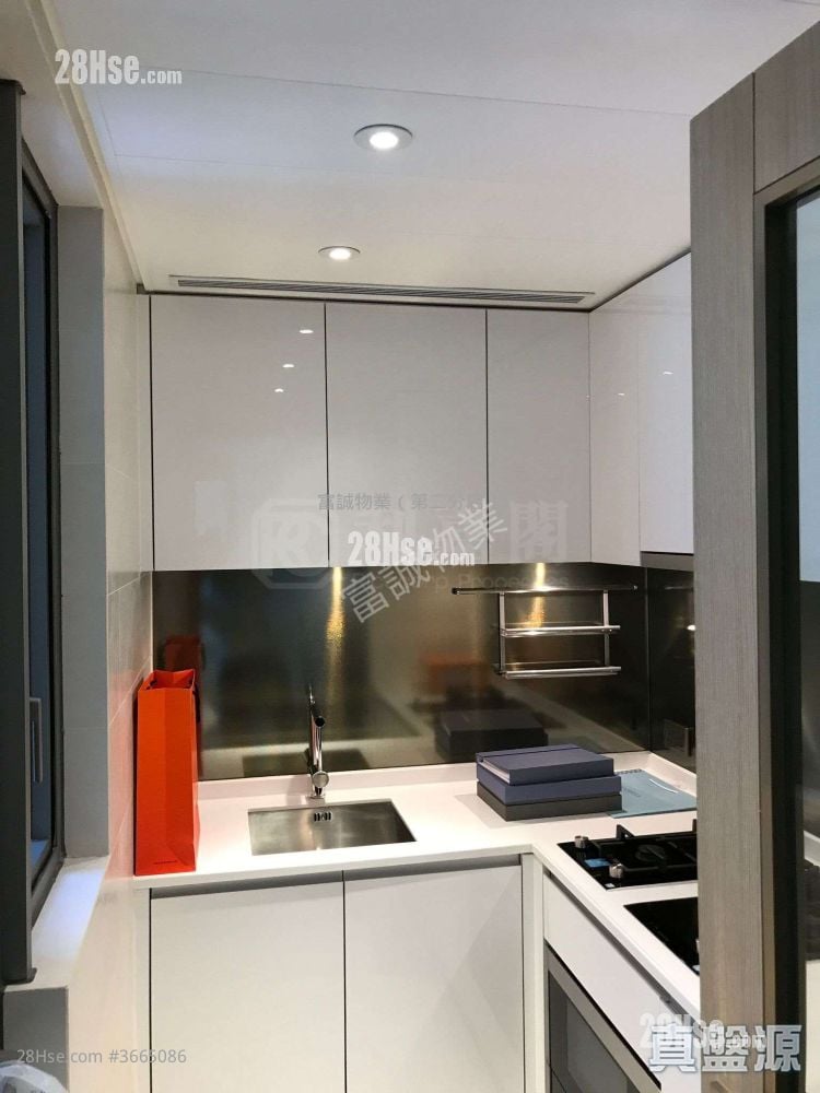 Peninsula East Sell 2 Bedrooms , 1 Bathroom 517 ft²