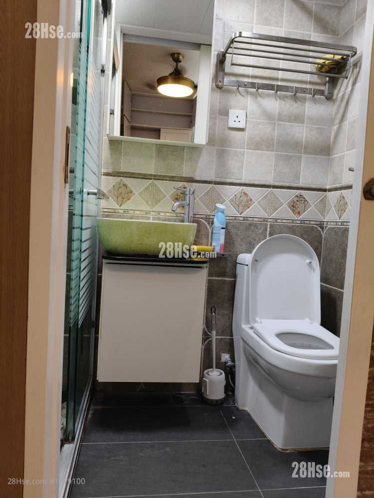 Kong Tak Building Rental 2 Bedrooms , 1 Bathroom 370 ft²
