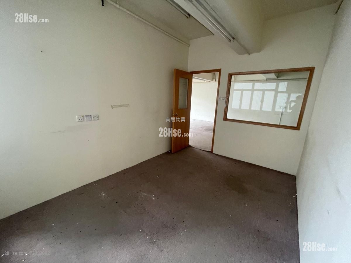 Fuk Keung Industrial Building Sell 2 Bedrooms , 1 Toilet 1,300 ft²