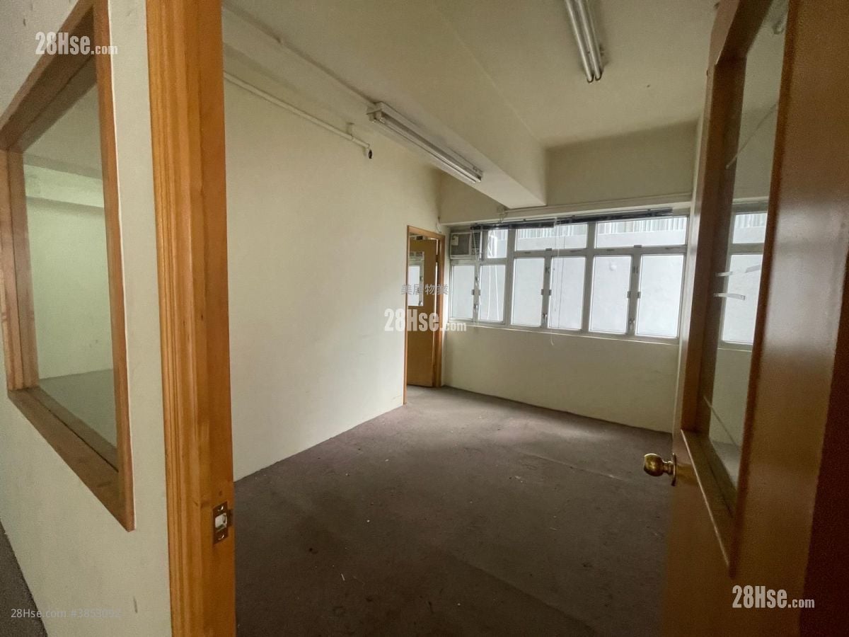 Fuk Keung Industrial Building Sell 2 Bedrooms , 1 Toilet 1,300 ft²