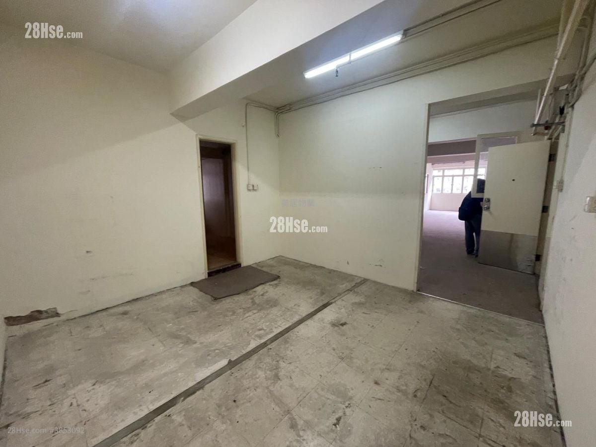 Fuk Keung Industrial Building Sell 2 Bedrooms , 1 Toilet 1,300 ft²