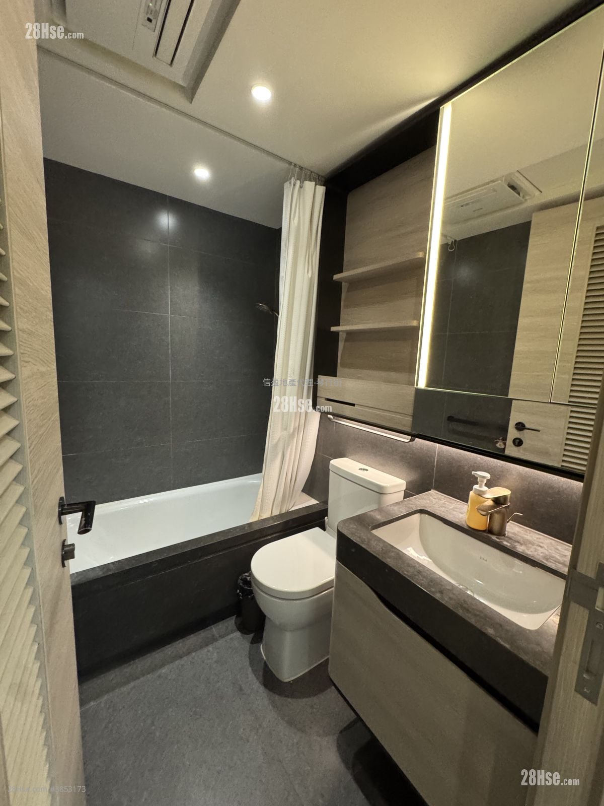 Fleur Pavilia Rental 2 Bedrooms , 1 Bathroom 605 ft²