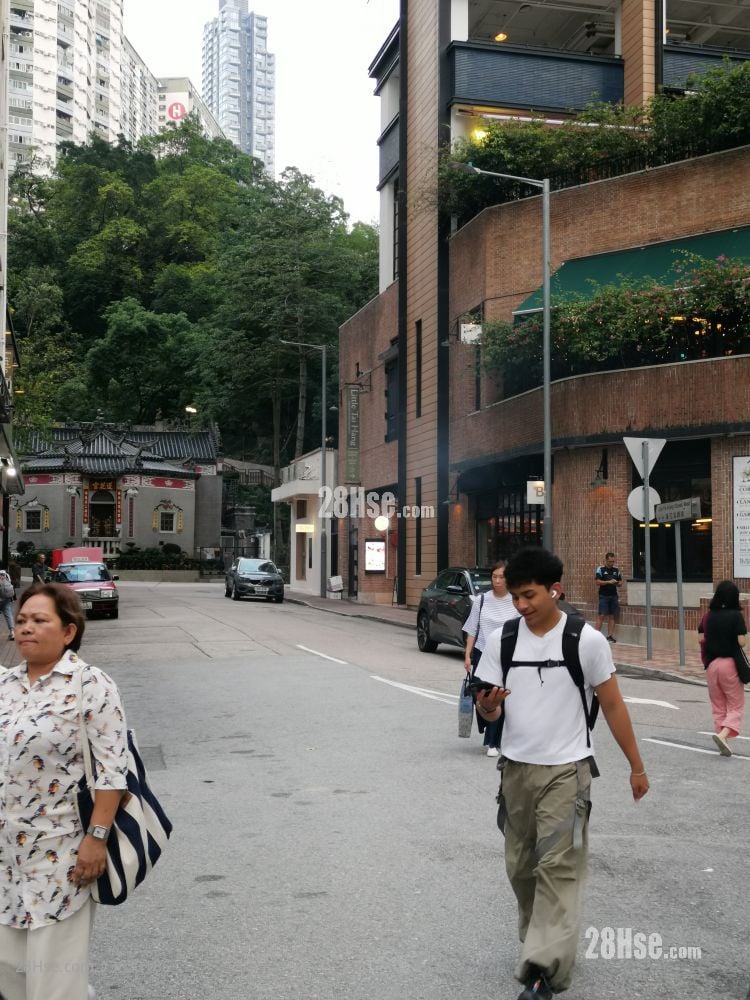 Ming Sun Building Sell 2 Bedrooms , 1 Bathroom 579 ft²