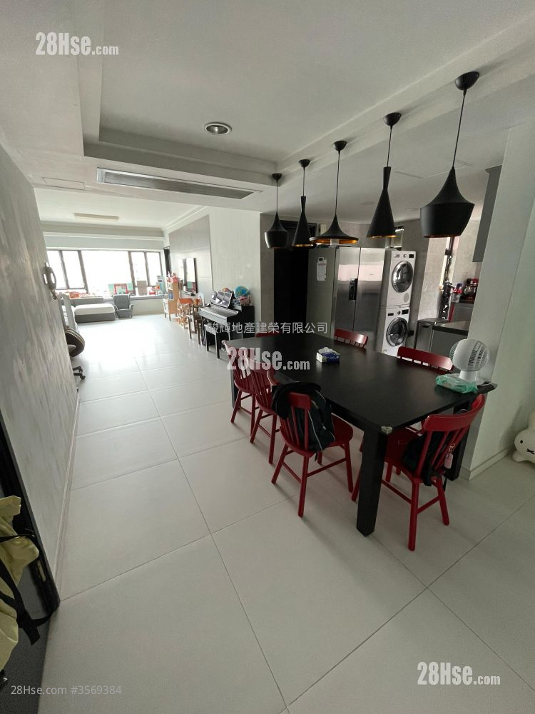 Monte Carlton Sell 3 Bedrooms , 2 Bathrooms 1,073 ft²