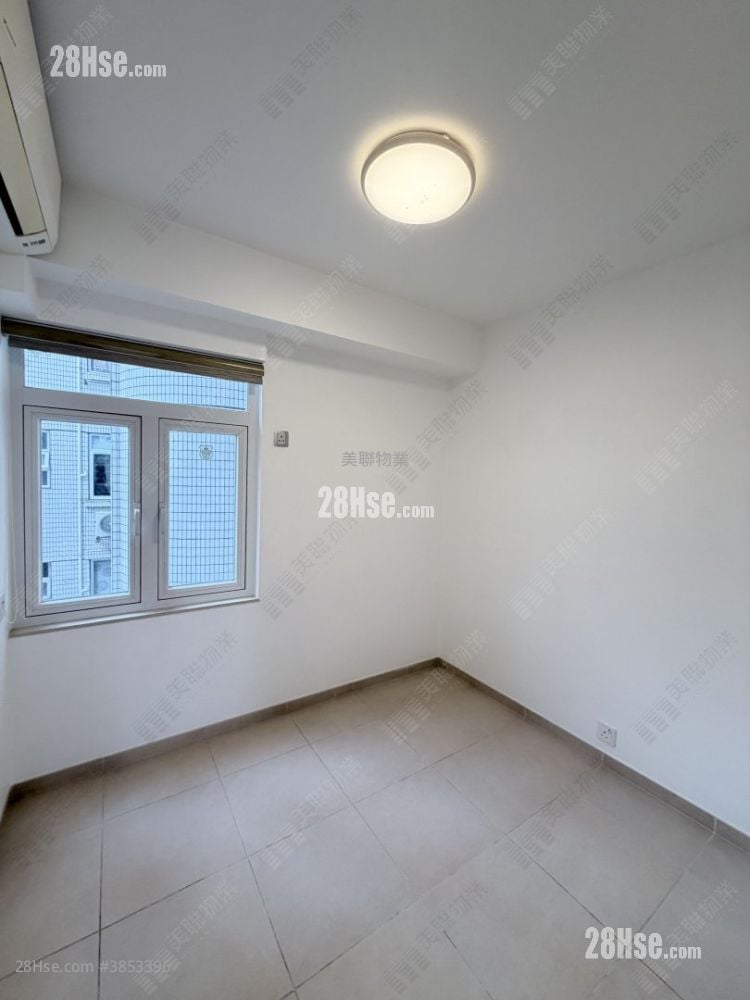 Village Gardens Sell 3 Bedrooms , 2 Bathrooms 801 ft²