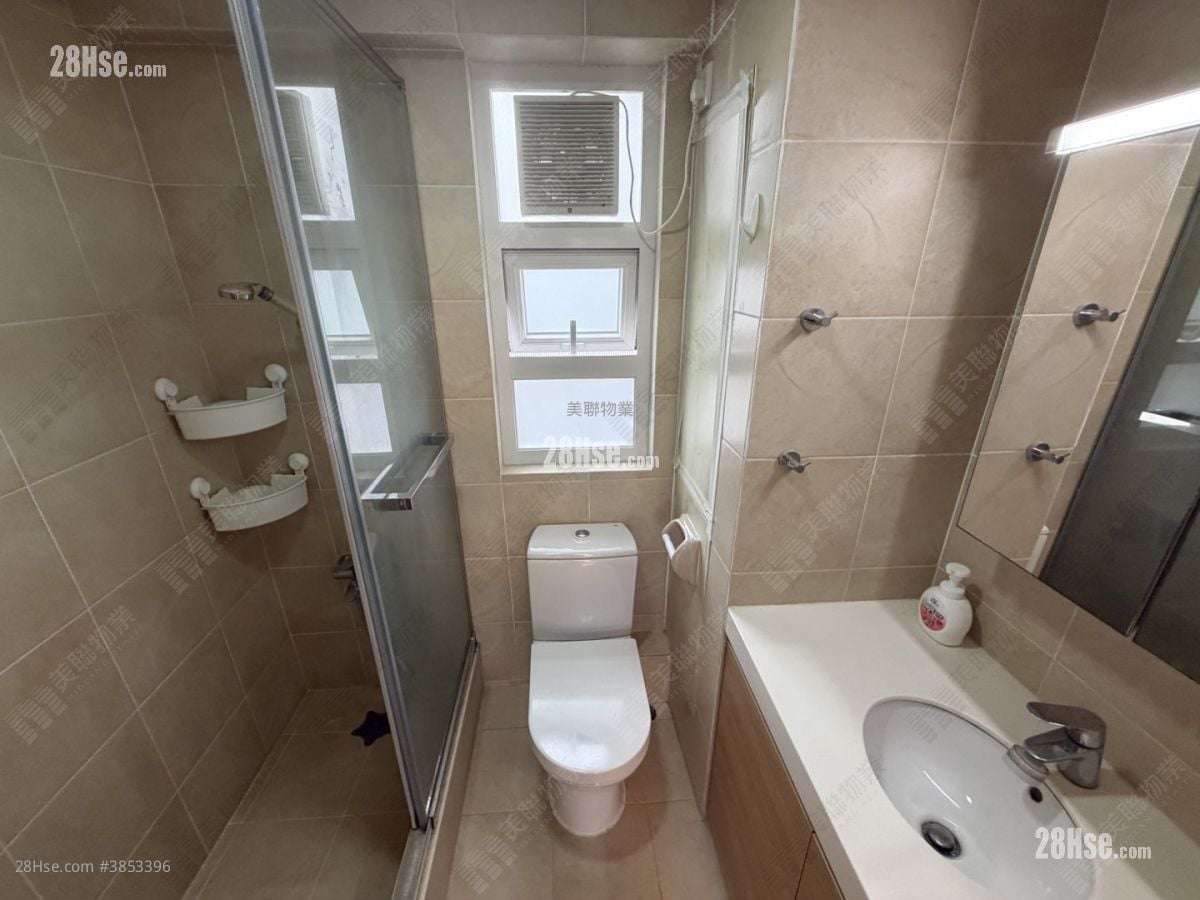 Village Gardens Sell 3 Bedrooms , 2 Bathrooms 801 ft²
