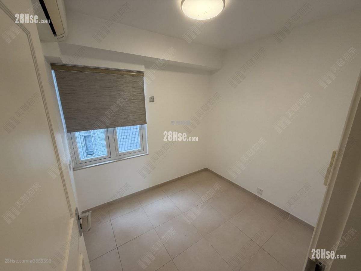 Village Gardens Sell 3 Bedrooms , 2 Bathrooms 801 ft²