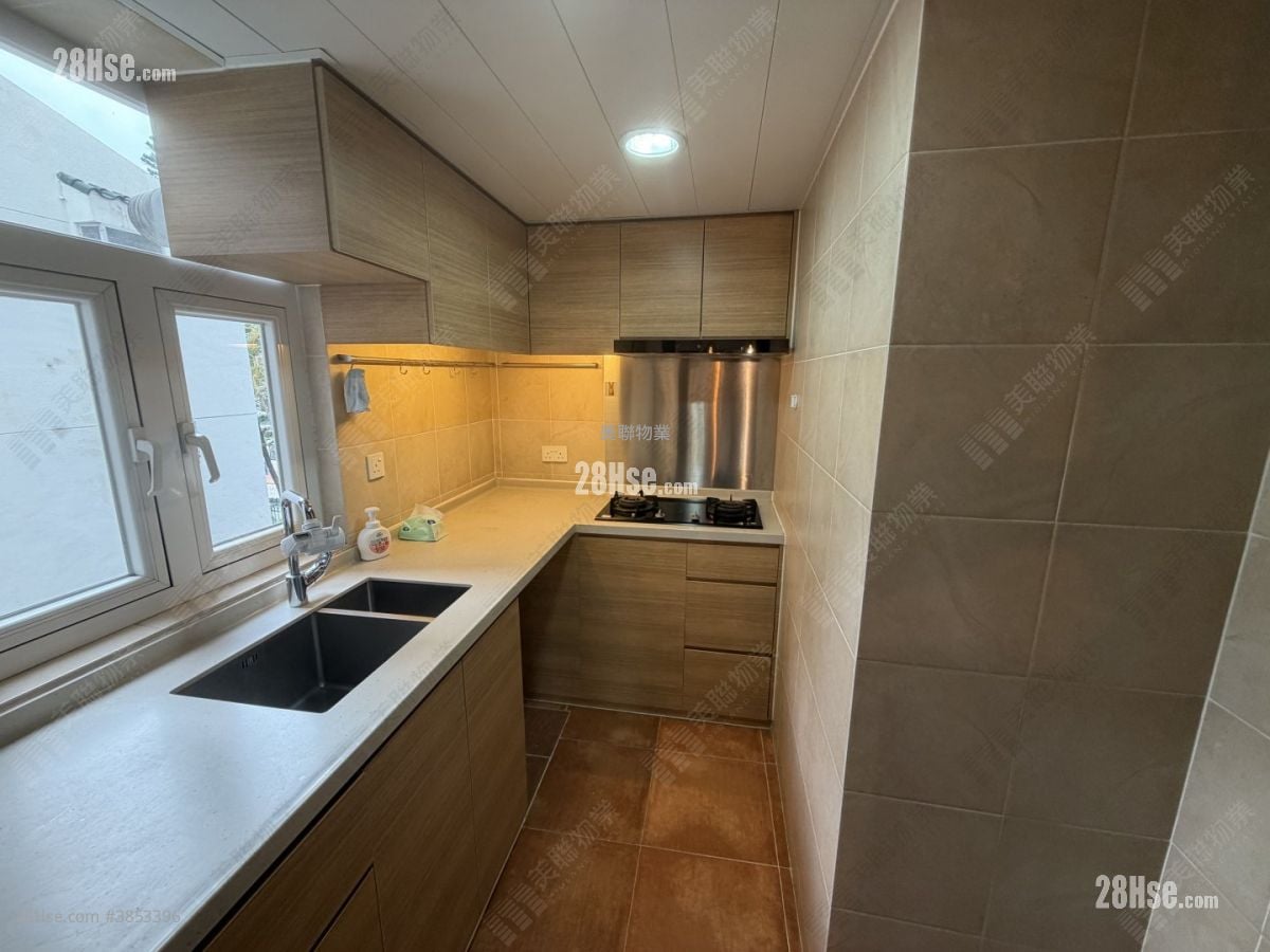 Village Gardens Sell 3 Bedrooms , 2 Bathrooms 801 ft²