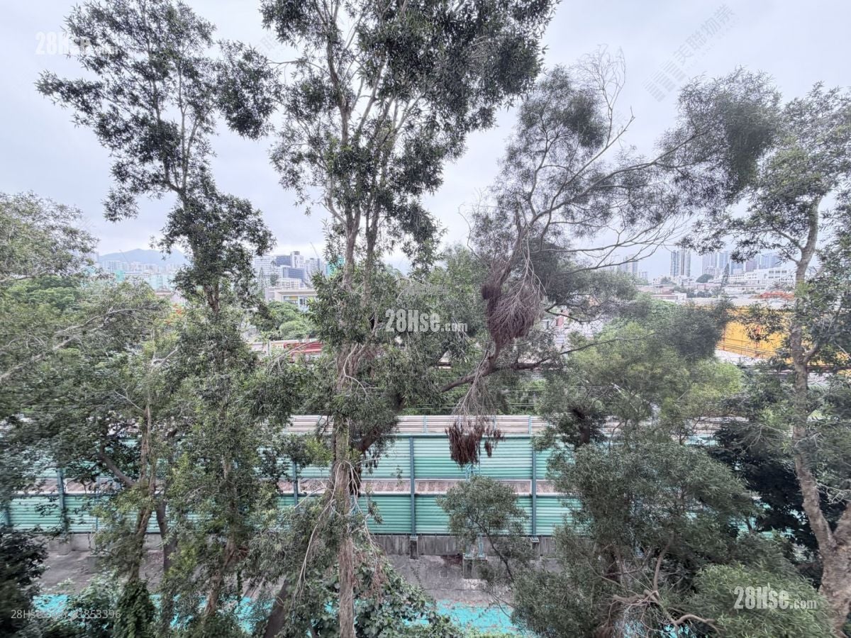 Village Gardens Sell 3 Bedrooms , 2 Bathrooms 801 ft²