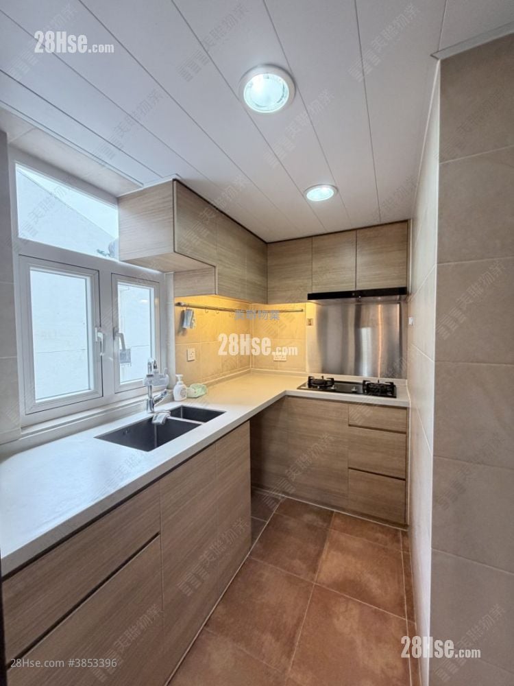 Village Gardens Sell 3 Bedrooms , 2 Bathrooms 801 ft²