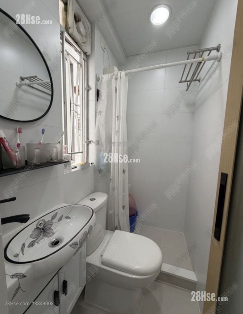 浴室: 河畔花園 租盤 2 房 , 1 浴室 269 平方呎