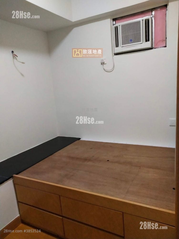 Waldorf Centre Sell 2 Bedrooms 438 ft²