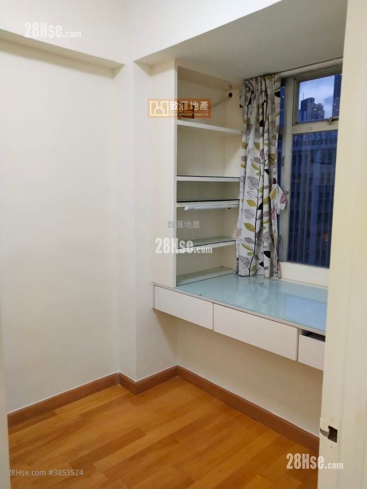 Waldorf Centre Sell 2 Bedrooms 438 ft²
