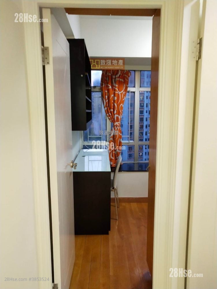 Waldorf Centre Sell 2 Bedrooms 438 ft²