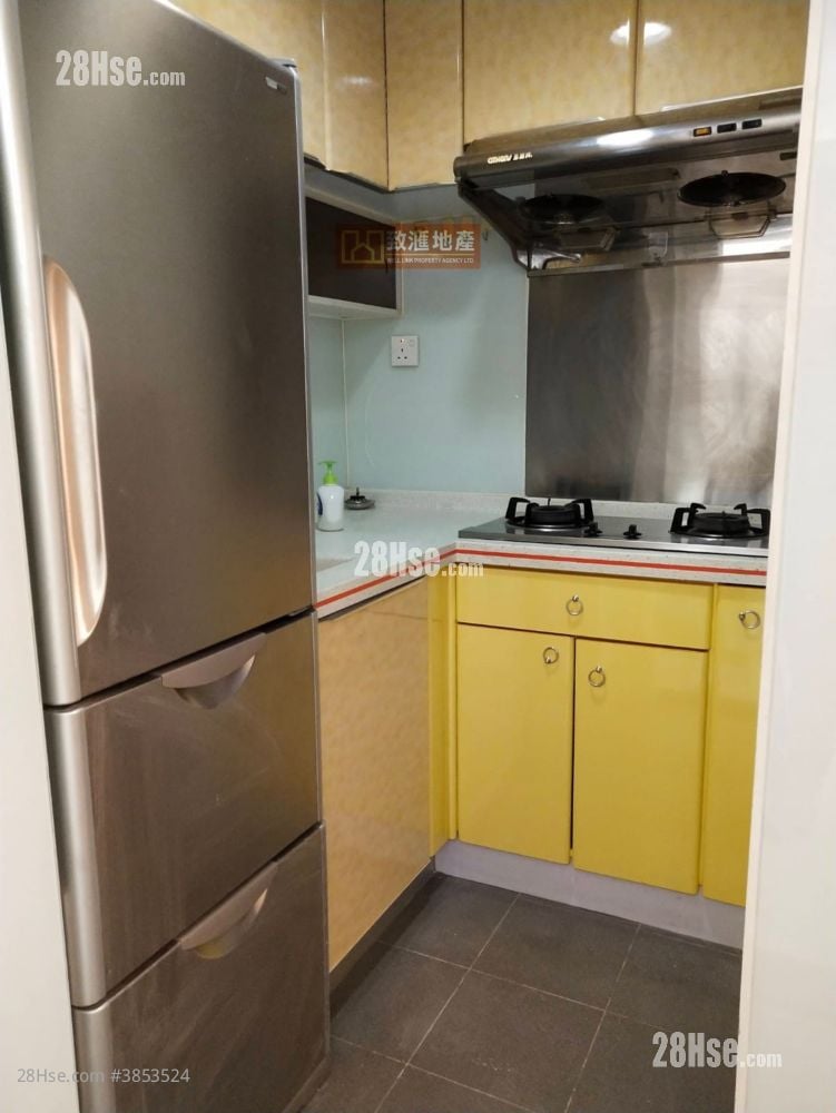 Waldorf Centre Sell 2 Bedrooms 438 ft²