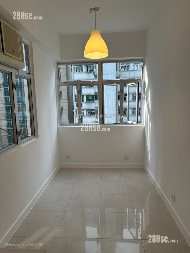 Wah To Building Sell 2 Bedrooms , 1 Bathroom 302 ft²