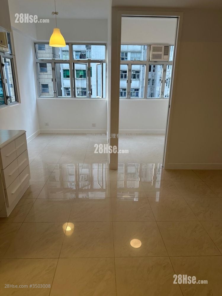 Wah To Building Sell 2 Bedrooms , 1 Bathroom 302 ft²