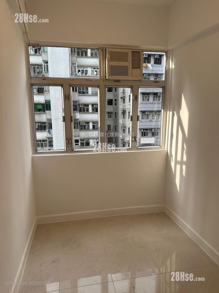 Wah To Building Sell 2 Bedrooms , 1 Bathroom 302 ft²